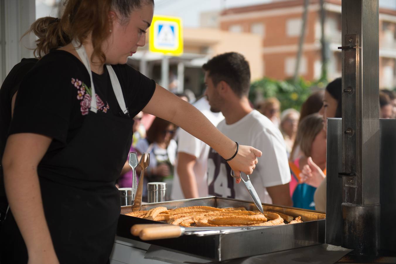 Miles de móviles captaron las imágenes de la romería, en la que no faltaron las flores, las velas, los sombreros, los churros y hasta un helicóptero. 