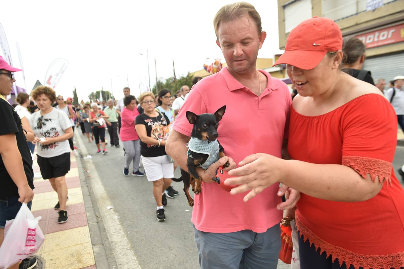 Miles de móviles captaron las imágenes de la romería, en la que no faltaron las flores, las velas, los sombreros, los churros y hasta un helicóptero. 