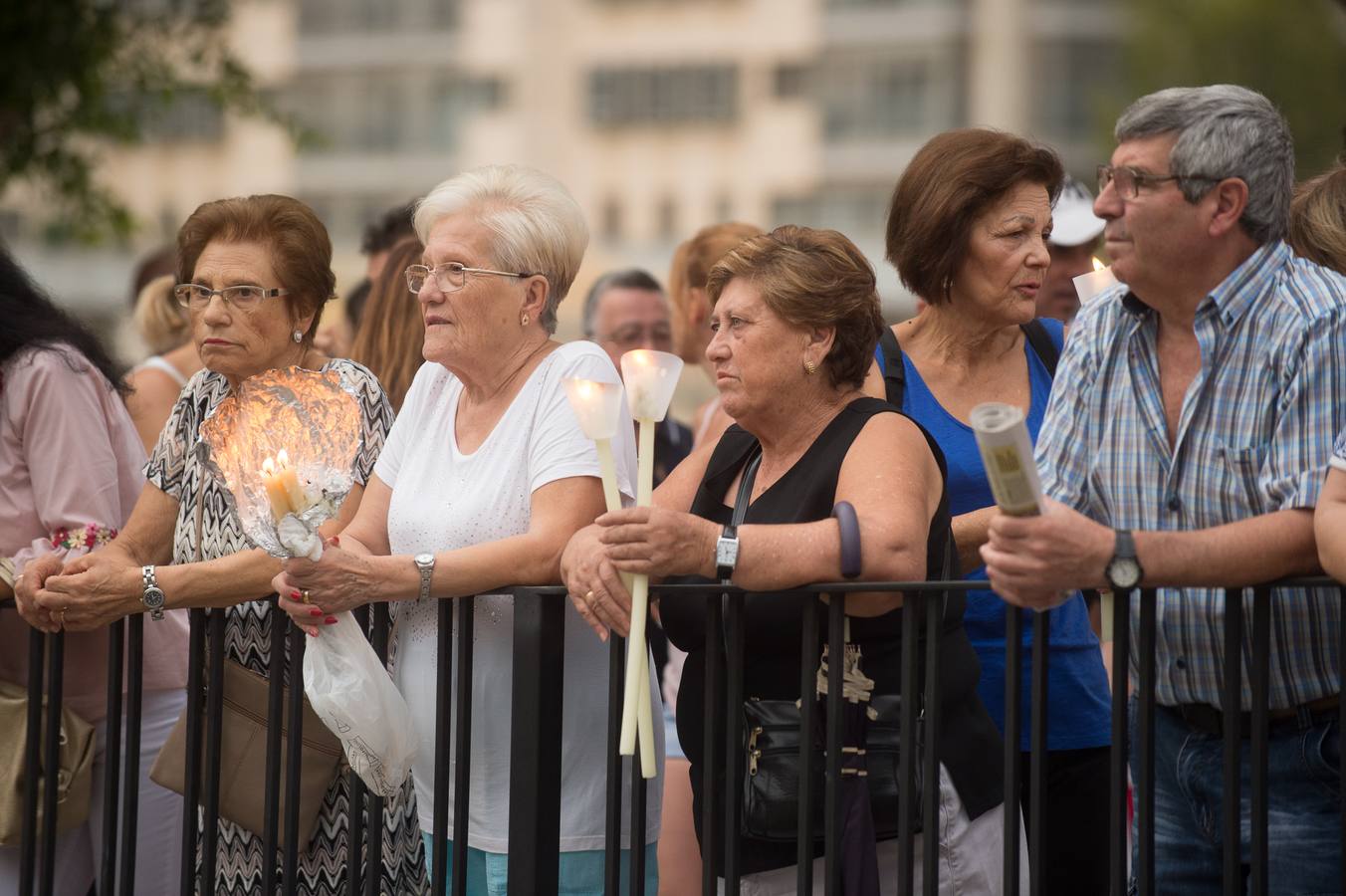 Cientos de miles de fieles desafiaron al mal tiempo para acompañar a la Patrona a su santuario de la Fuensanta.