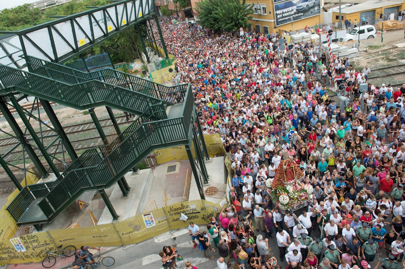 La Patrona de Murcia recorre el camino desde la Catedral hasta su santuario arropada por miles de romeros.