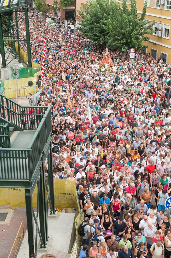 La Patrona de Murcia recorre el camino desde la Catedral hasta su santuario arropada por miles de romeros.