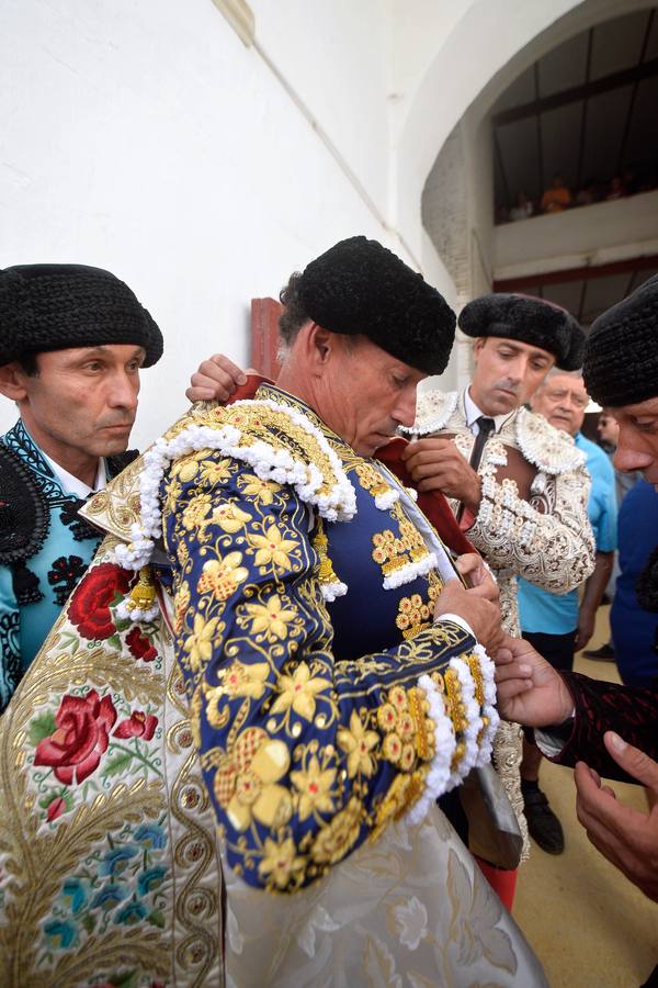 Pepín Liria, El Fandi y Roca Rey han abierto la puerta grande de La Condomina tras repartirse nueve orejas en la última corrida a pie de la prensa