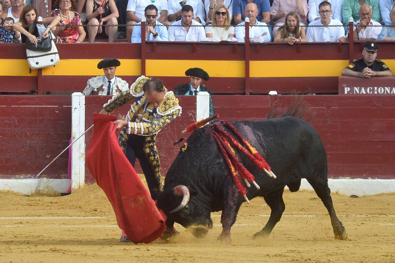 Pepín Liria, El Fandi y Roca Rey han abierto la puerta grande de La Condomina tras repartirse nueve orejas en la última corrida a pie de la prensa