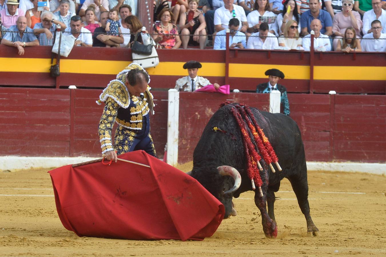 Pepín Liria, El Fandi y Roca Rey han abierto la puerta grande de La Condomina tras repartirse nueve orejas en la última corrida a pie de la prensa