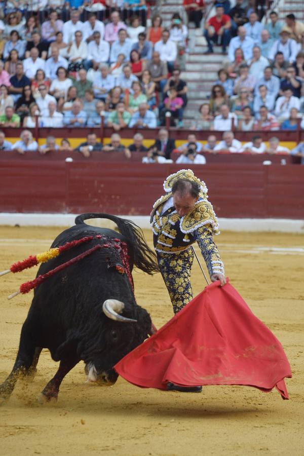 Pepín Liria, El Fandi y Roca Rey han abierto la puerta grande de La Condomina tras repartirse nueve orejas en la última corrida a pie de la prensa