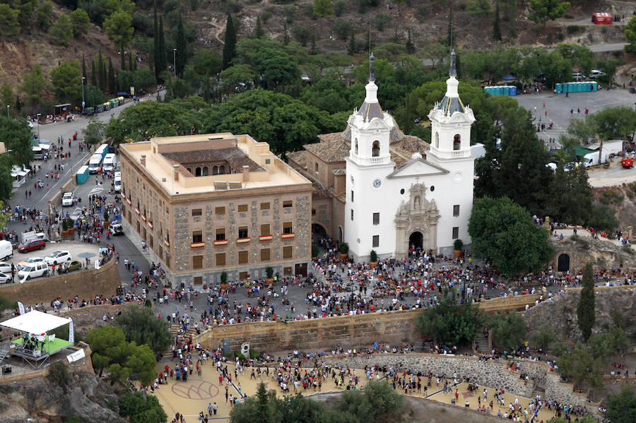 La Policía Nacional ha movilizado el helicóptero EC 135, con base en Valencia, para supervisar desde el aire el itinerario de la Fuensanta 
