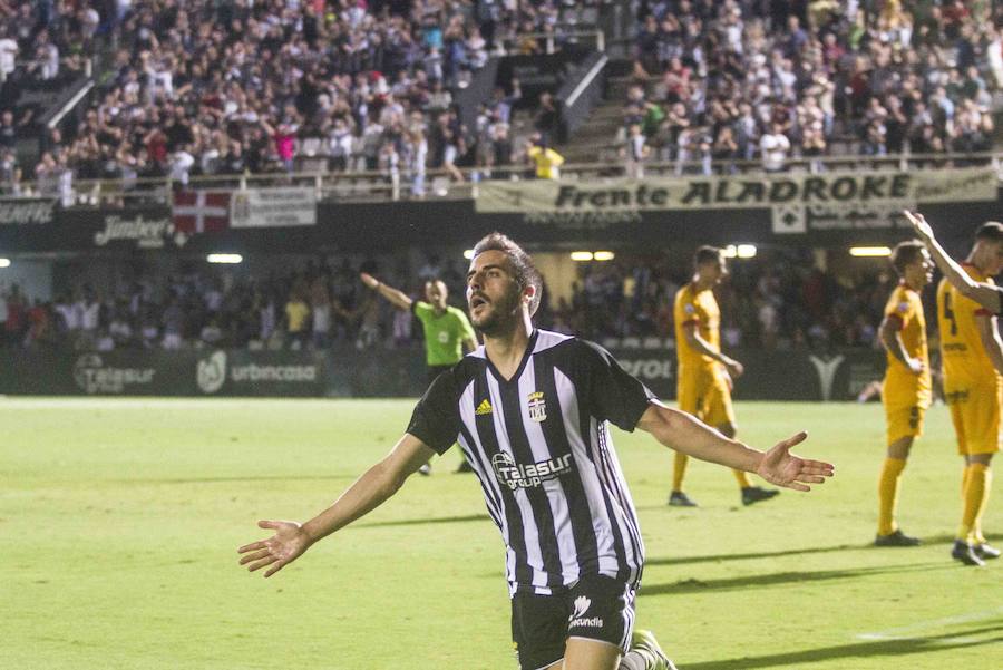 El equipo universitario gana los tres puntos en el Cartagonova tras un gol de Ismael en los últimos minutos, en un partido en el que el Efesé un mejor resultado