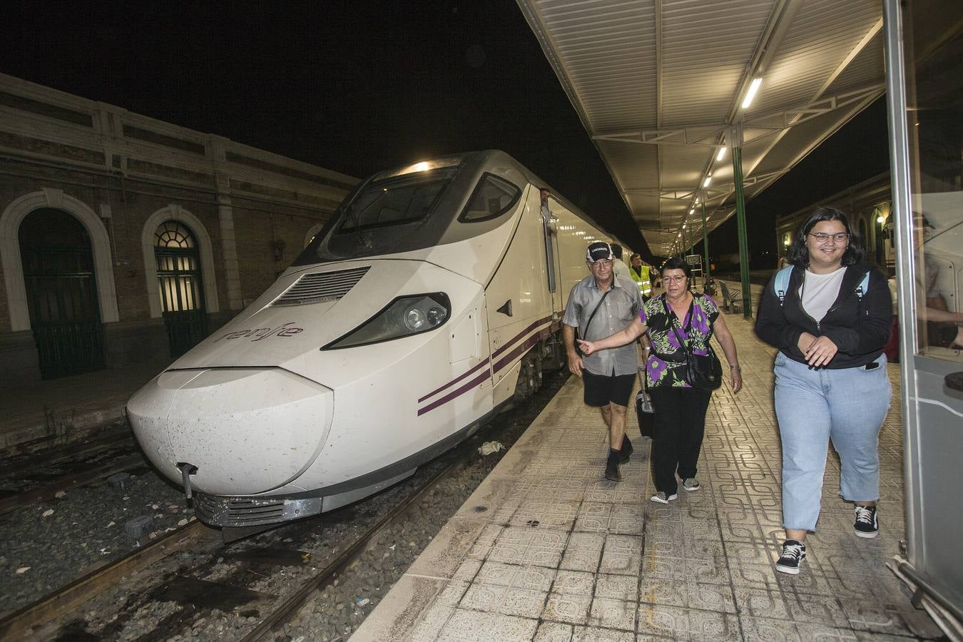 El Alvia salió de Cartagena a las 5.50 horas, llegando a Atocha a las 10.15 horas con cuatro minutos de retraso.