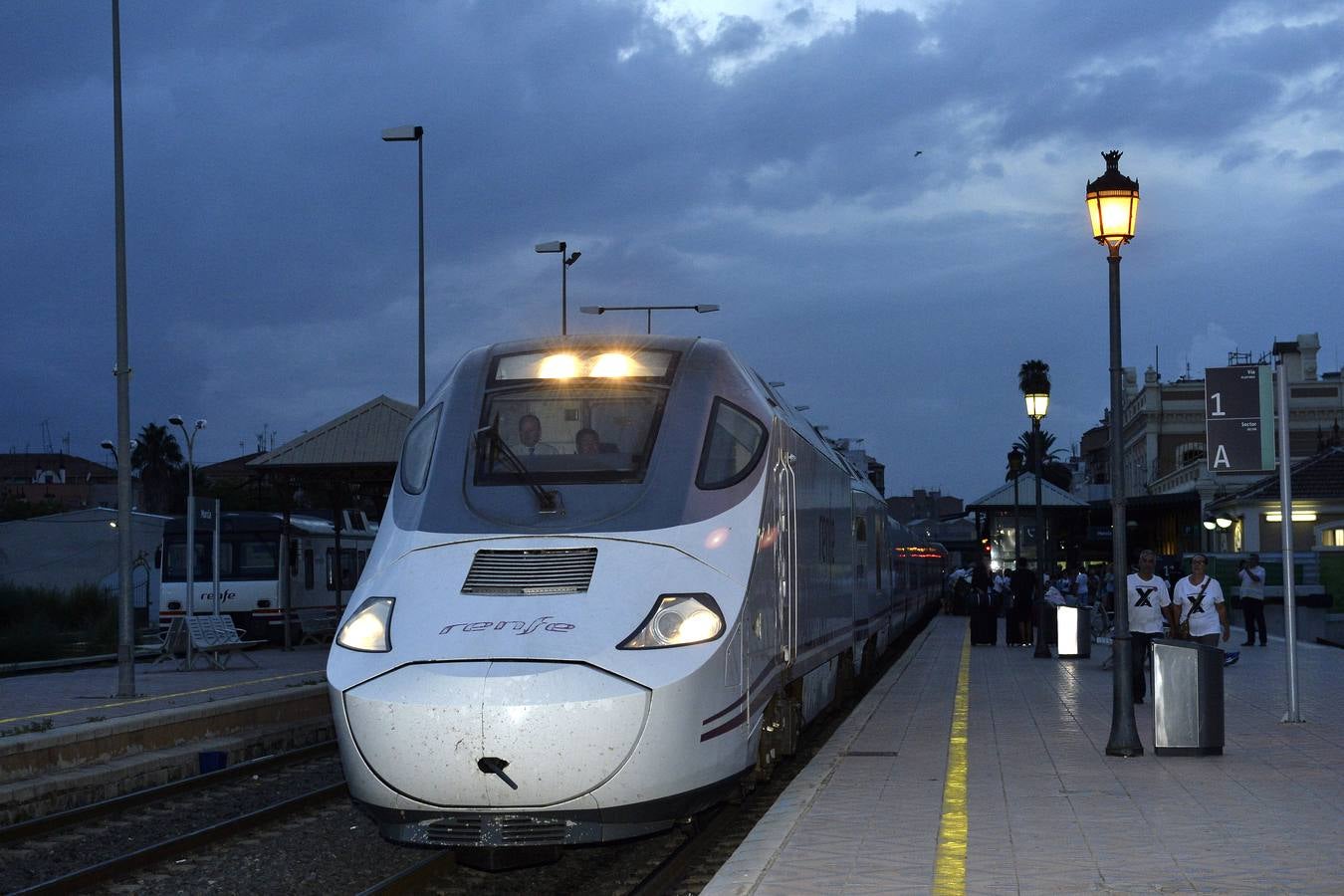 El Alvia salió de Cartagena a las 5.50 horas, llegando a Atocha a las 10.15 horas con cuatro minutos de retraso.