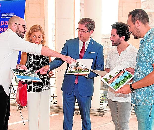 Carlos Pérez, María José Peñalver, Jesús Pacheco, Dictinio del Castillo y Eloy González, ayer, en la terraza del Moneo. 