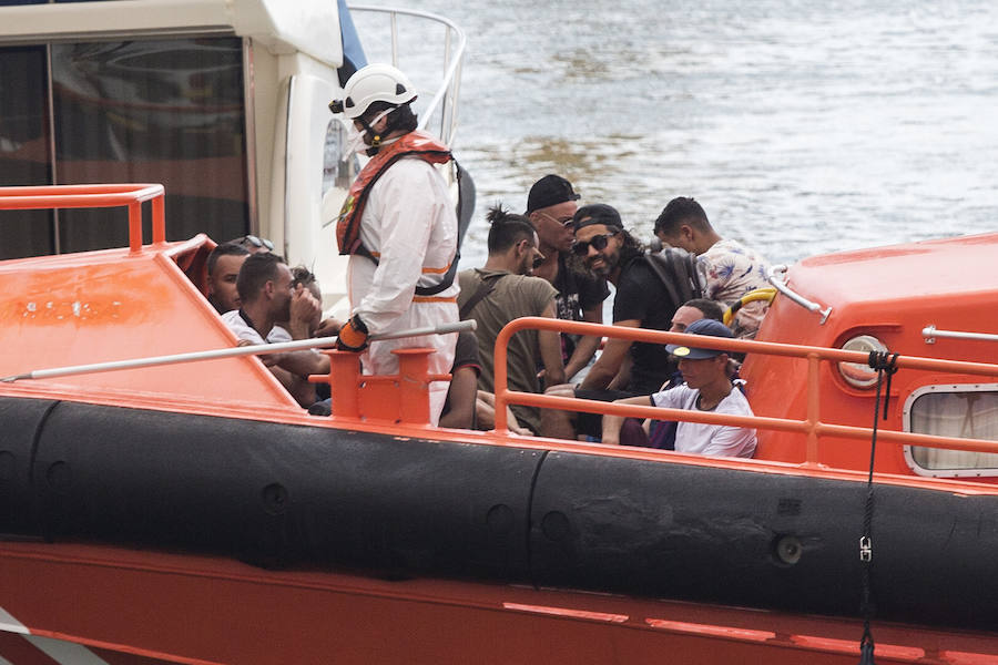 Un buque ha interceptado la embarcación a 15 millas al sureste del muelle de Escombreras