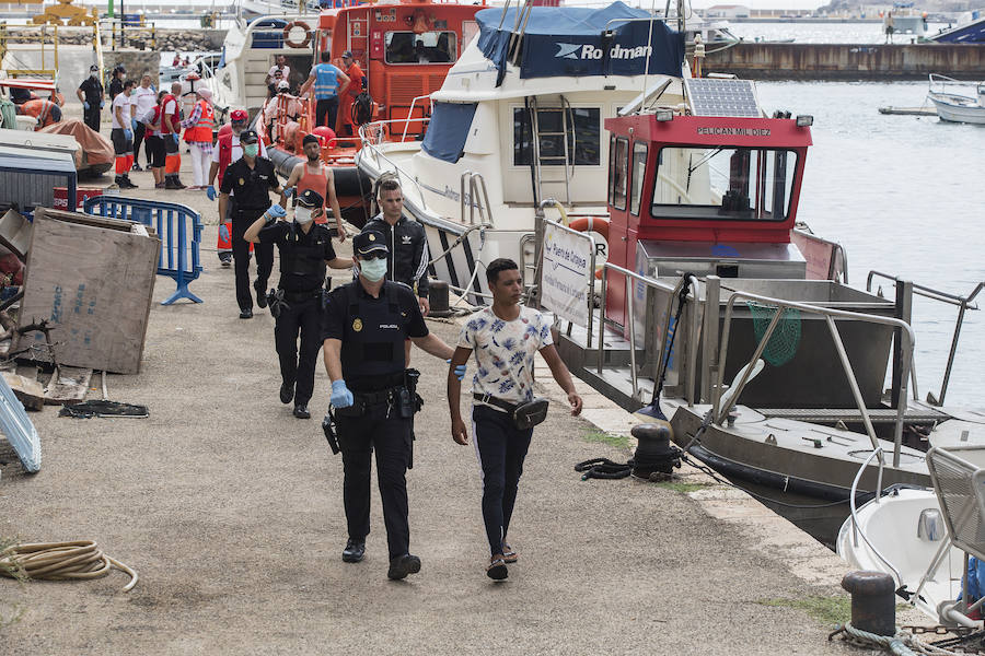 Un buque ha interceptado la embarcación a 15 millas al sureste del muelle de Escombreras