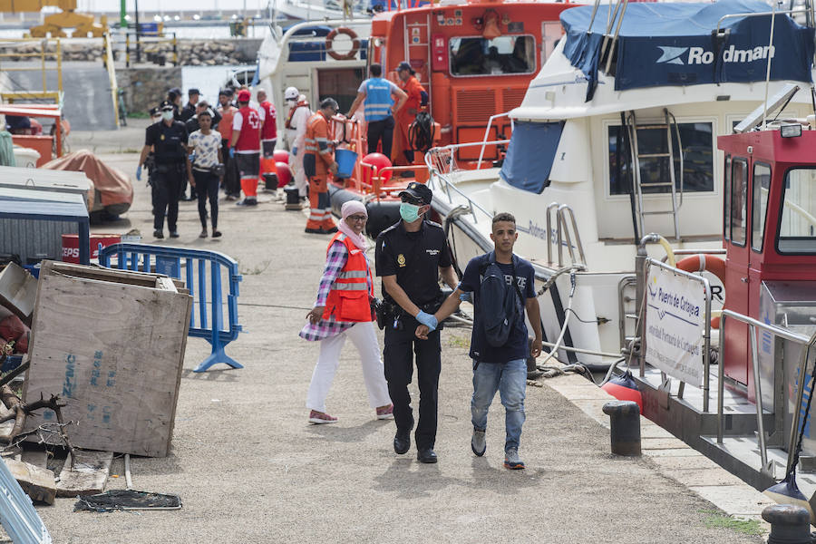 Un buque ha interceptado la embarcación a 15 millas al sureste del muelle de Escombreras