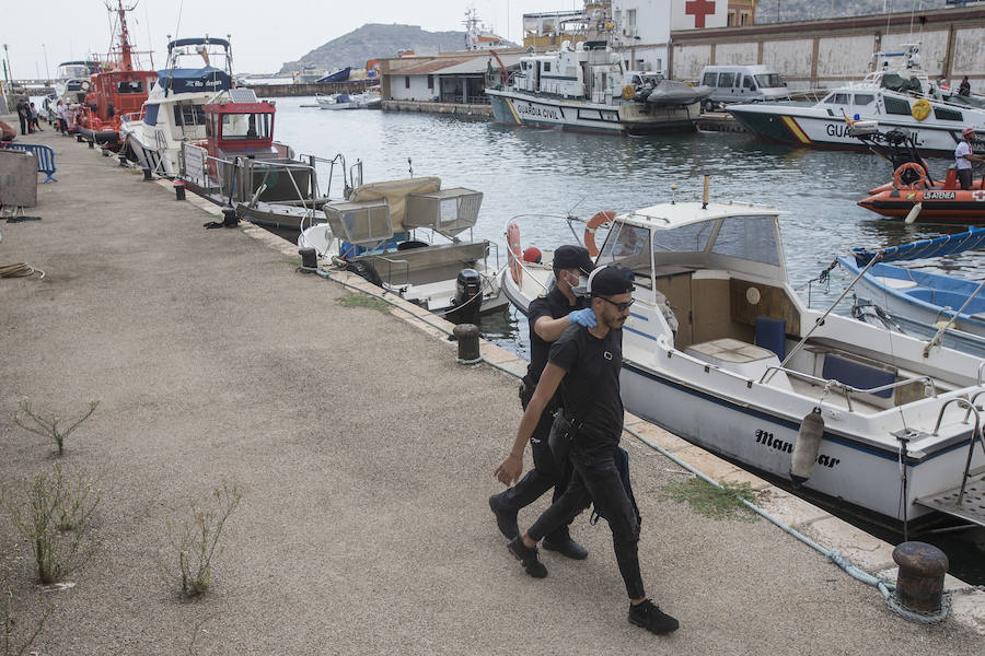 Un buque ha interceptado la embarcación a 15 millas al sureste del muelle de Escombreras