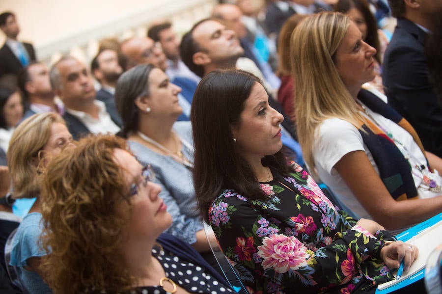 El profesor del IESE Luis Huete ofrece varias claves para «mantener en forma las empresas», comparándolas con «seres vivos» que necesitan equilibrar una serie de «vitaminas» para evitar «patologías»