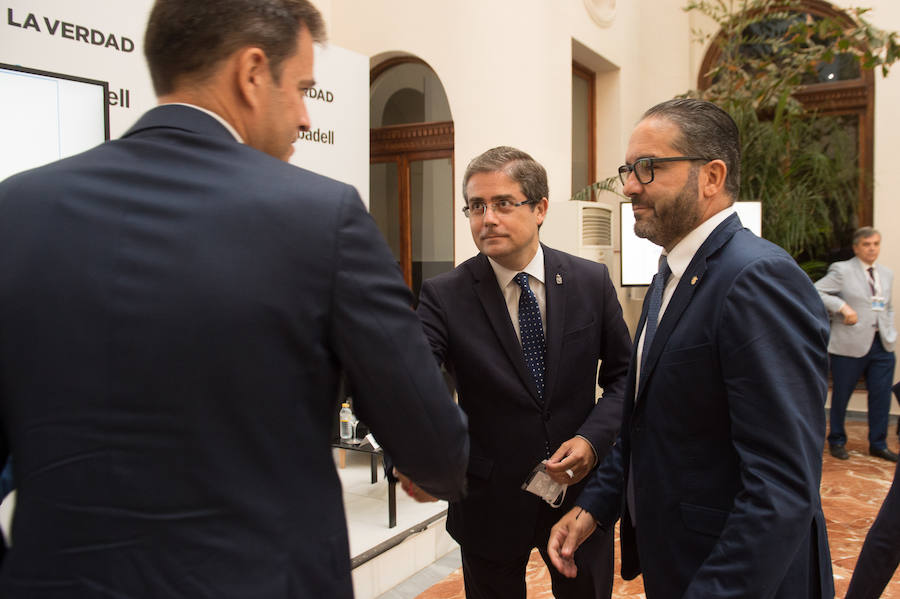 El profesor del IESE Luis Huete ofrece varias claves para «mantener en forma las empresas», comparándolas con «seres vivos» que necesitan equilibrar una serie de «vitaminas» para evitar «patologías»