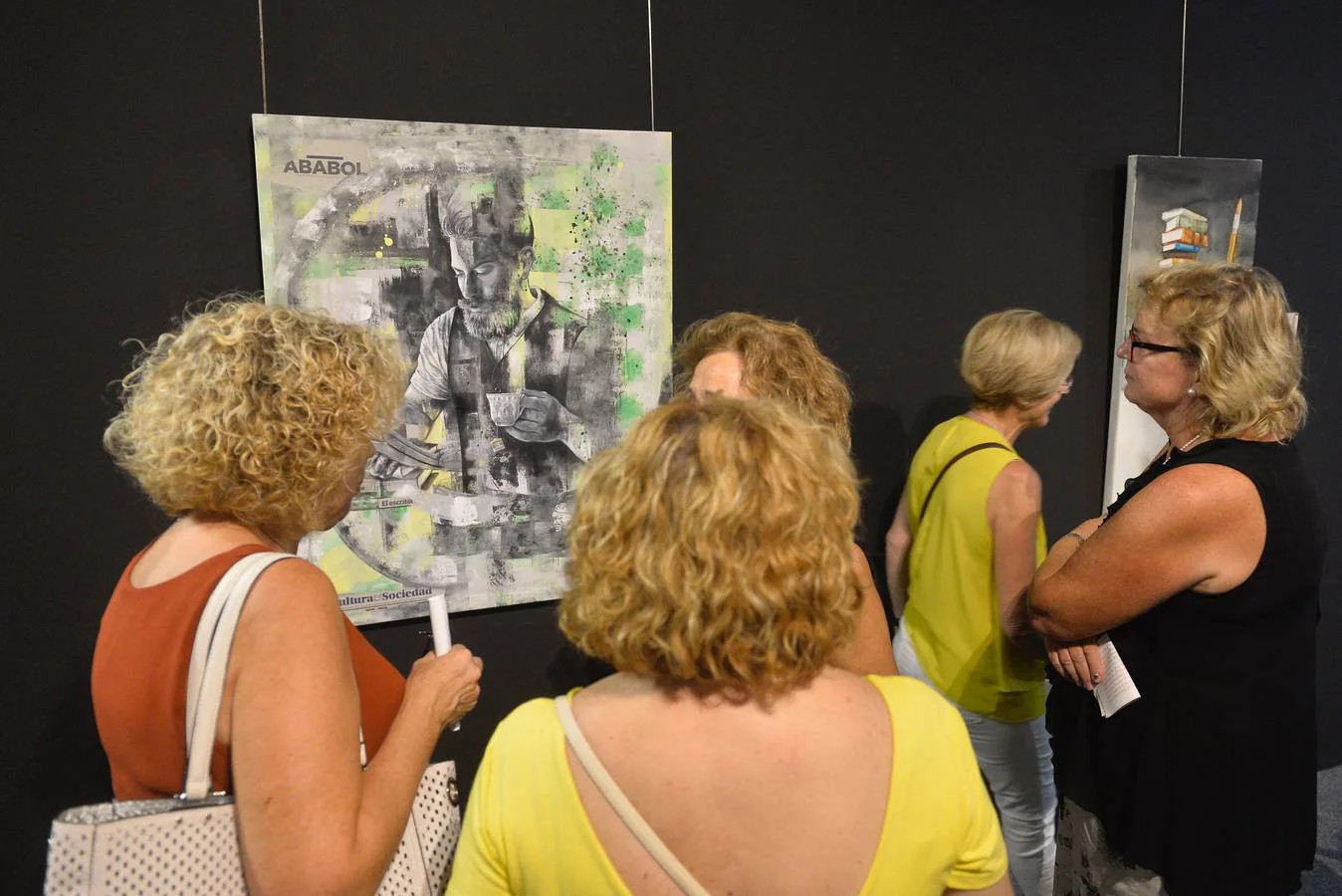 La Biblioteca Regional acoge una exposición de pintura, escultura y fotografía enmarcada en la Feria del Libro de Murcia