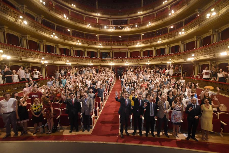 El Teatro Romea ha sido el escenario del acto, al que ha asistido el rector, José Luján, y el alcalde de Murcia, José Ballesta