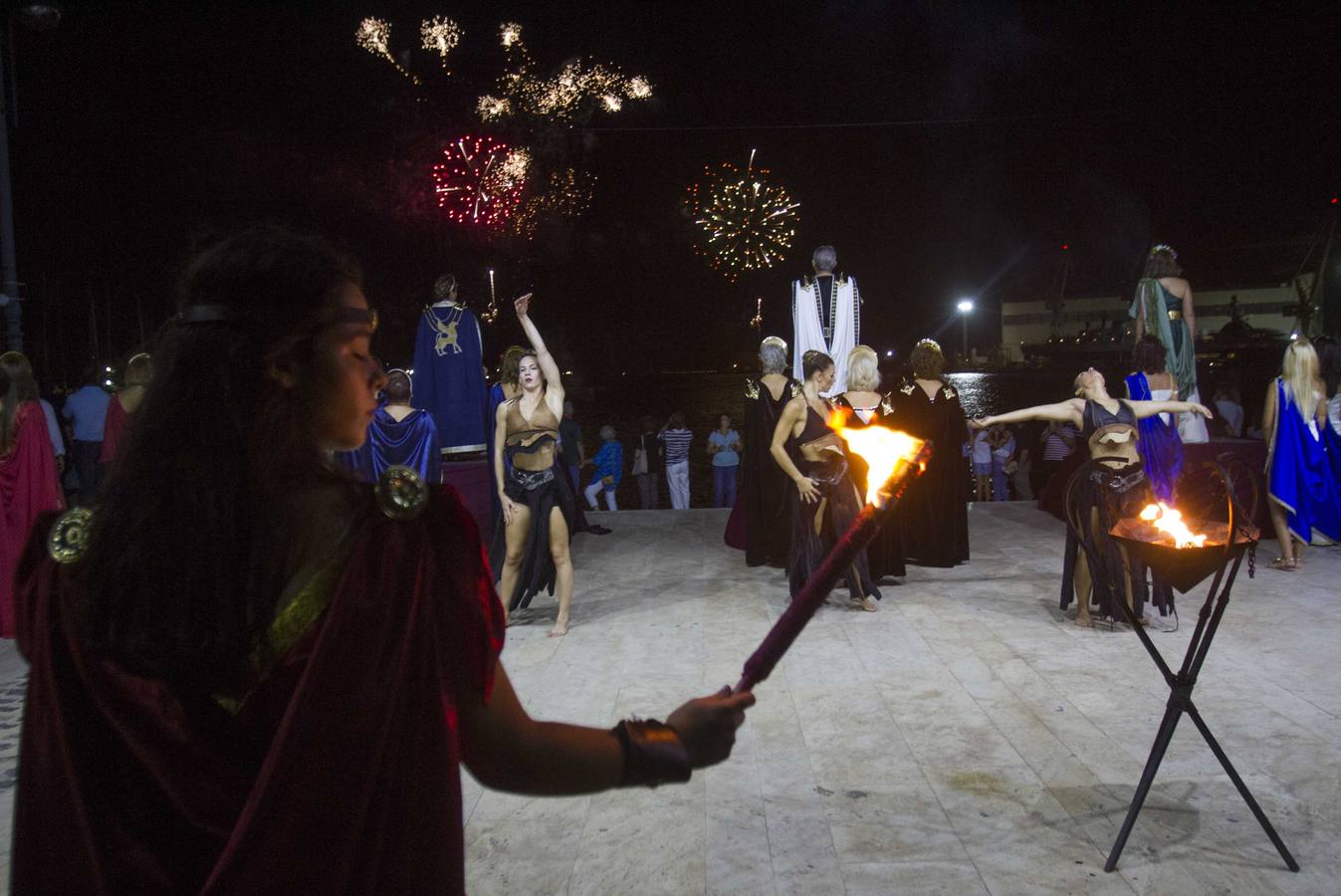 La alcaldesa de Cartagena arengó a las Tropas y Legiones a hacer grande estos días a Cartagena y a que las mujeres sean más protagonistas de las fiestas.