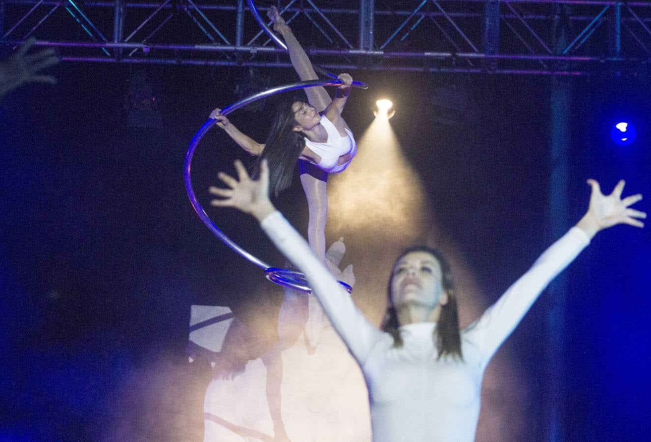Dos grandes pantallas de televisión permiten seguir todos los detalles de los esponsales durante las fiestas de Carthagineses y Romanos. 