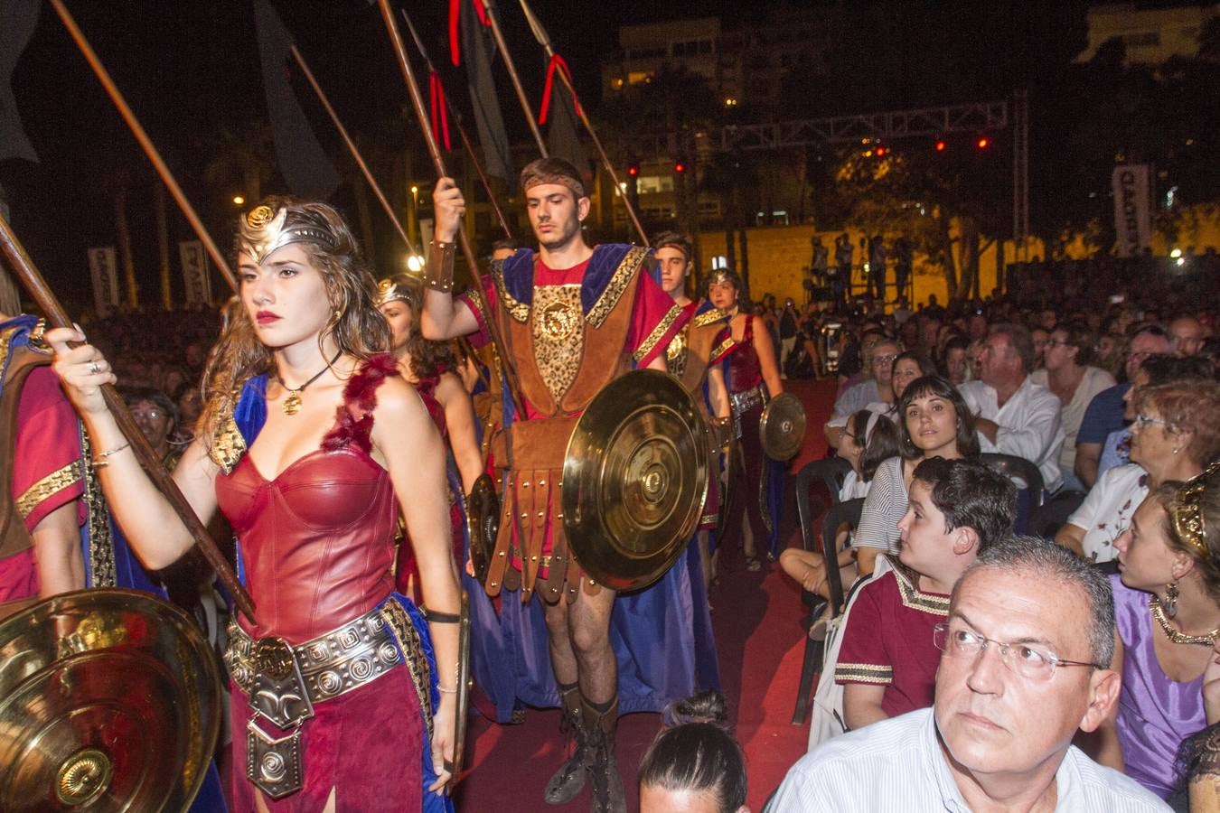 Dos grandes pantallas de televisión permiten seguir todos los detalles de los esponsales durante las fiestas de Carthagineses y Romanos. 