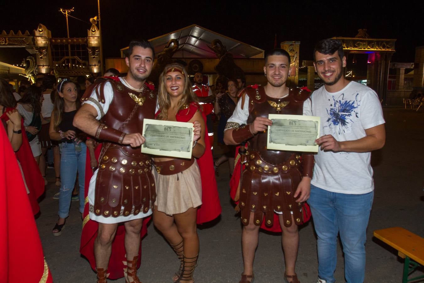 Dos grandes pantallas de televisión permiten seguir todos los detalles de los esponsales durante las fiestas de Carthagineses y Romanos. 