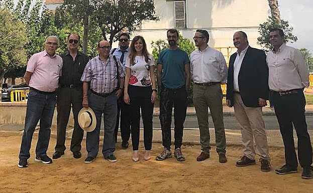La concejala de Infraestructuras, Obras y Servicios Públicos, Rebeca Pérez, en al presentación del mural que se pintará en el barrio murciano de La Paz.