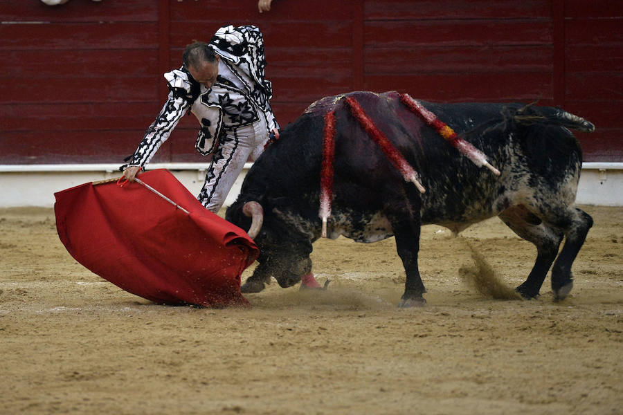 El torero celebra su última corrida junto a El Juli en la plaza de La Era de Abarán