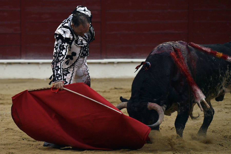 El torero celebra su última corrida junto a El Juli en la plaza de La Era de Abarán