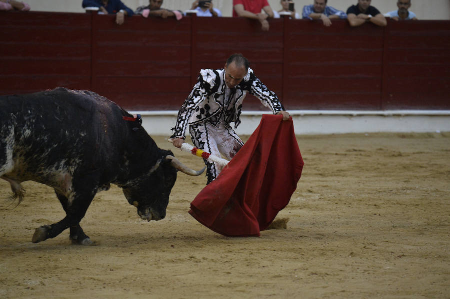 El torero celebra su última corrida junto a El Juli en la plaza de La Era de Abarán