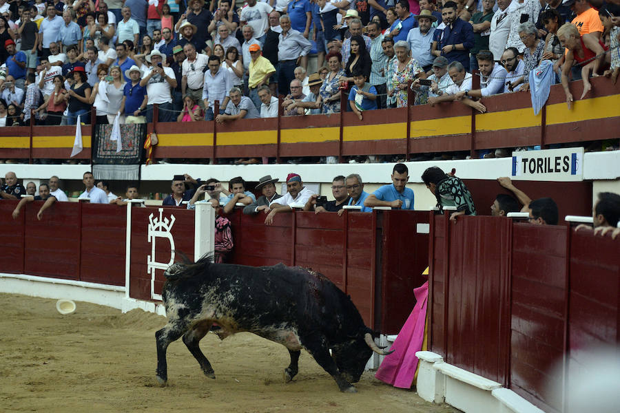 El torero celebra su última corrida junto a El Juli en la plaza de La Era de Abarán