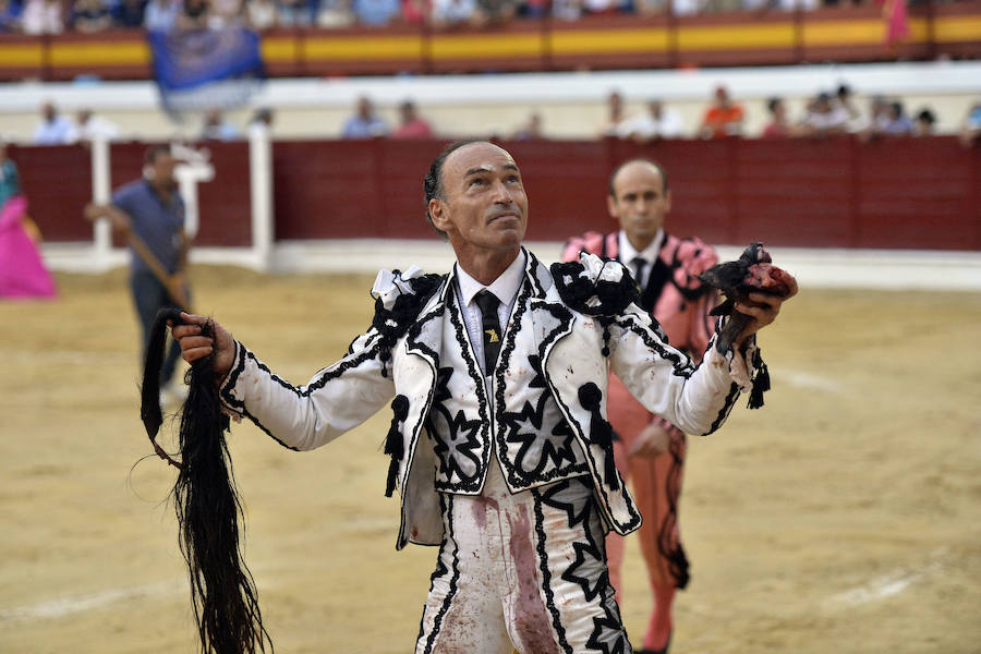 El torero celebra su última corrida junto a El Juli en la plaza de La Era de Abarán