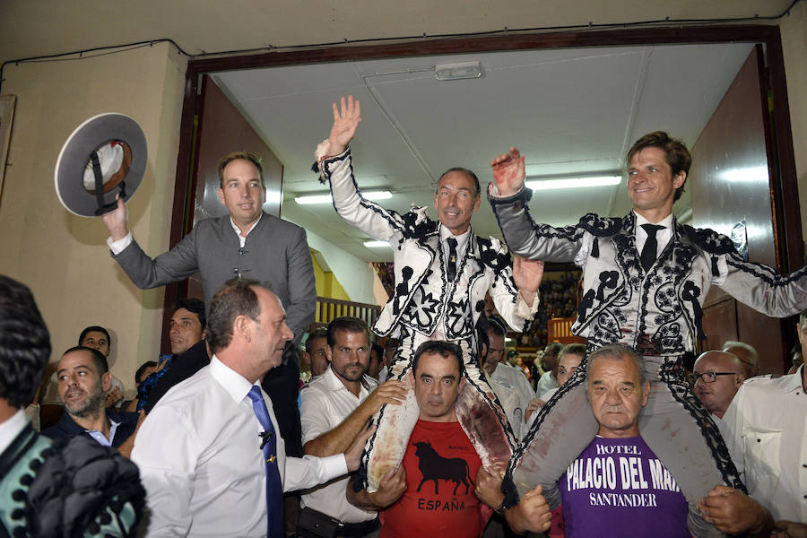 El torero celebra su última corrida junto a El Juli en la plaza de La Era de Abarán