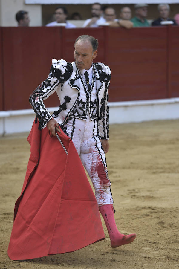 El torero celebra su última corrida junto a El Juli en la plaza de La Era de Abarán