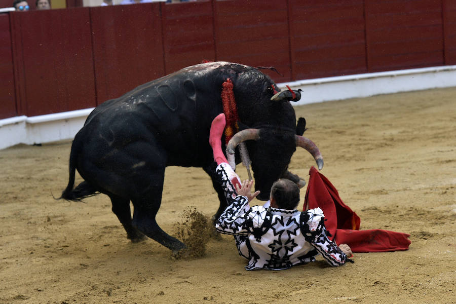 El torero celebra su última corrida junto a El Juli en la plaza de La Era de Abarán