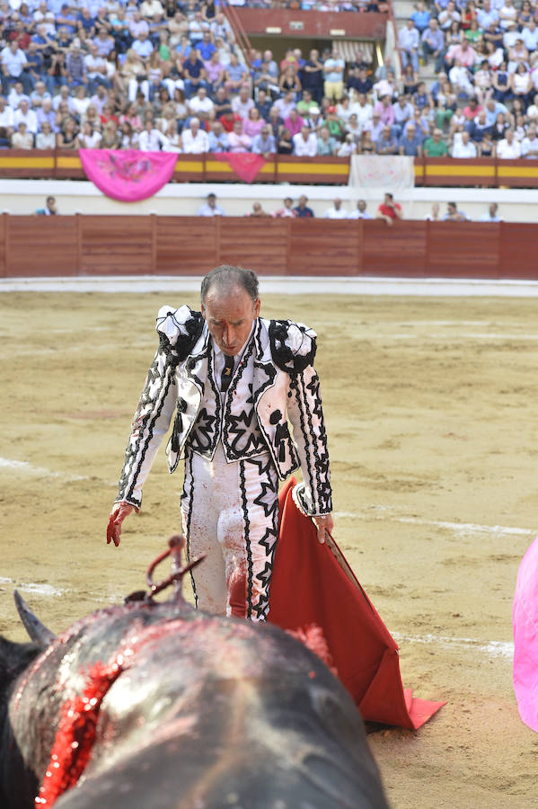 El torero celebra su última corrida junto a El Juli en la plaza de La Era de Abarán