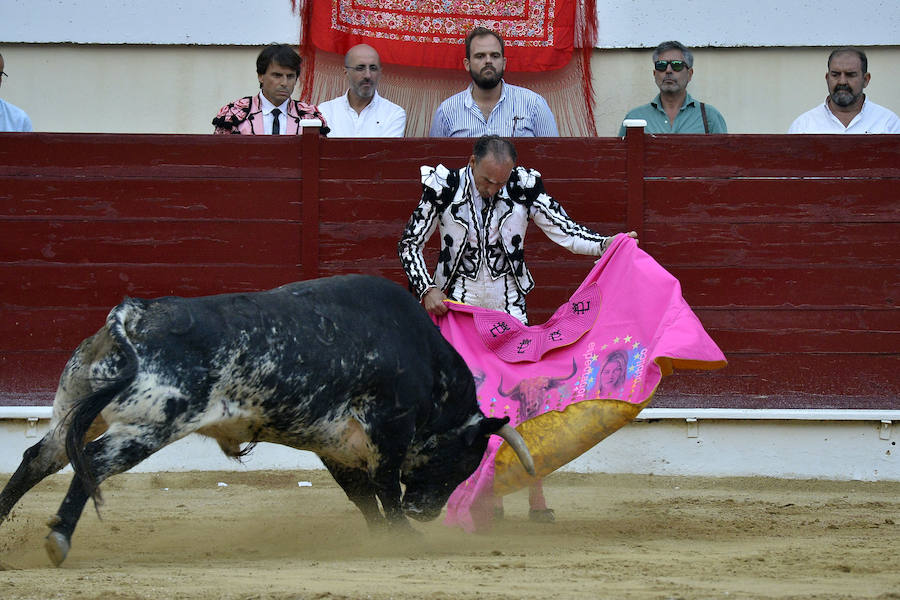 El torero celebra su última corrida junto a El Juli en la plaza de La Era de Abarán