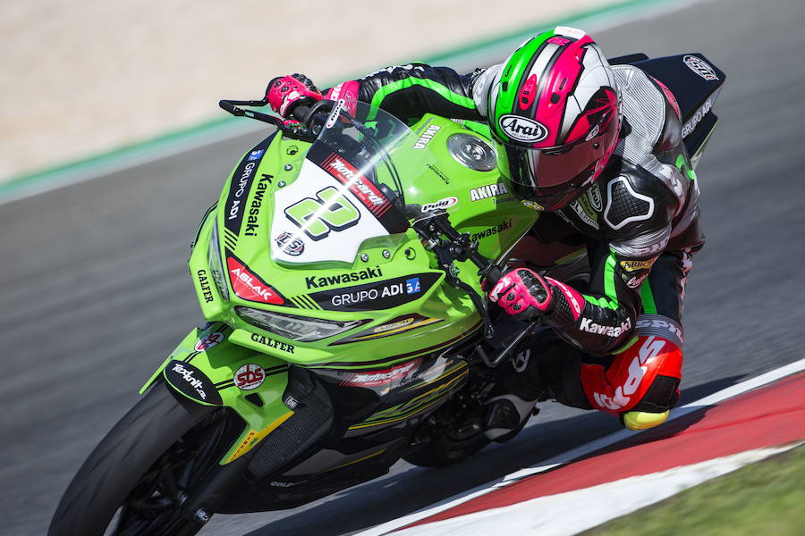Ana Carrasco en la séptima y penúltima carrera del Mundial de Supersport 300 disputada en el circuito portugués del Algarve, en Portimao.
