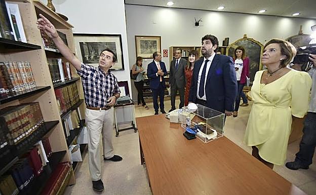 Miras y Martínez-Cachá, a la derecha, durante la apertura del curso.