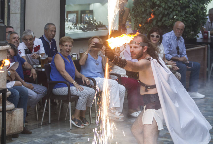Cuatro mil personas escenifican en tres horas y media la historia de dos pueblos, Roma y Carthago, en un desfile rápido y vistoso