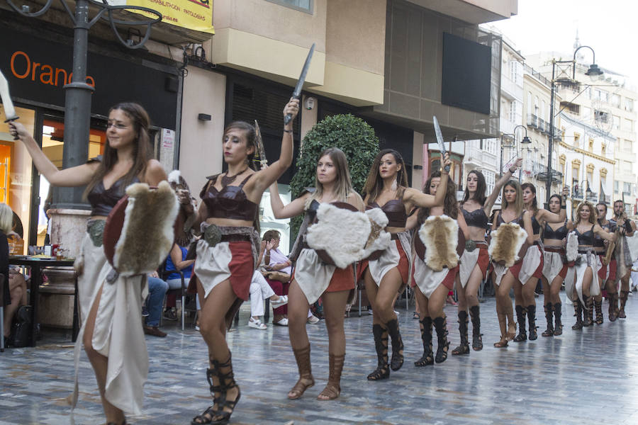 Cuatro mil personas escenifican en tres horas y media la historia de dos pueblos, Roma y Carthago, en un desfile rápido y vistoso