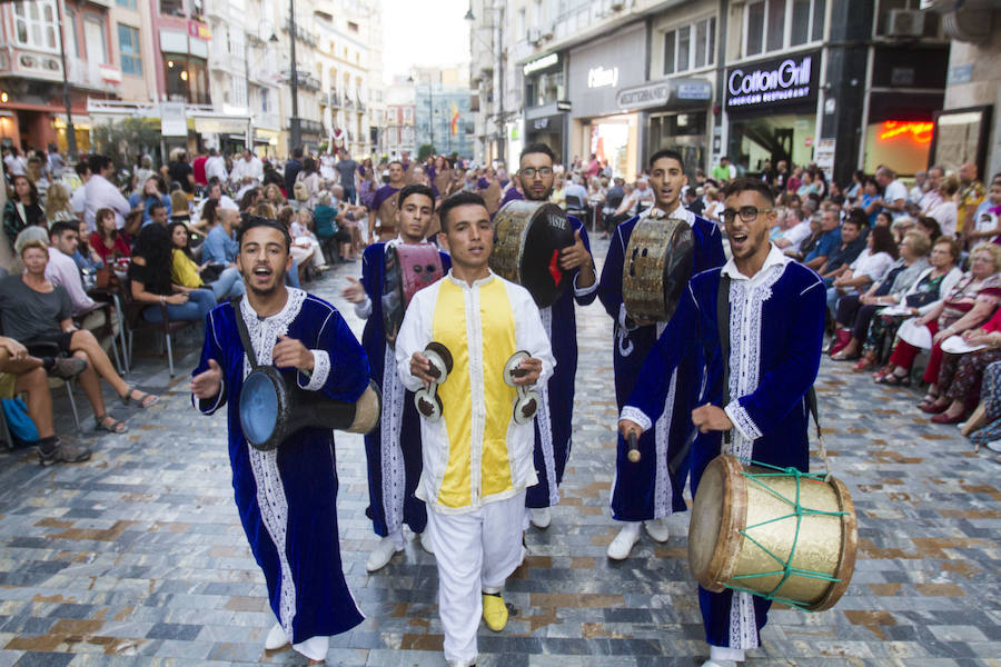 Cuatro mil personas escenifican en tres horas y media la historia de dos pueblos, Roma y Carthago, en un desfile rápido y vistoso