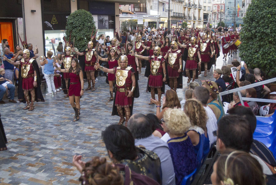 Cuatro mil personas escenifican en tres horas y media la historia de dos pueblos, Roma y Carthago, en un desfile rápido y vistoso