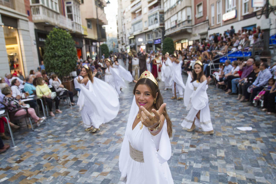 Cuatro mil personas escenifican en tres horas y media la historia de dos pueblos, Roma y Carthago, en un desfile rápido y vistoso