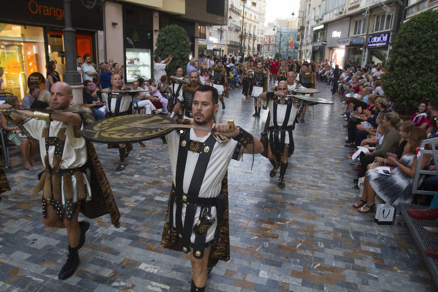 Cuatro mil personas escenifican en tres horas y media la historia de dos pueblos, Roma y Carthago, en un desfile rápido y vistoso