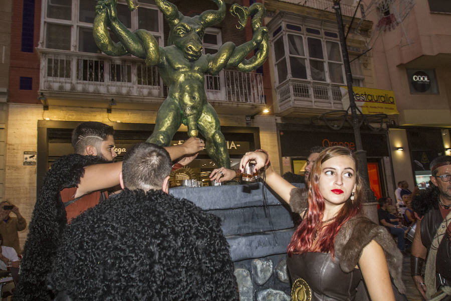 Cuatro mil personas escenifican en tres horas y media la historia de dos pueblos, Roma y Carthago, en un desfile rápido y vistoso