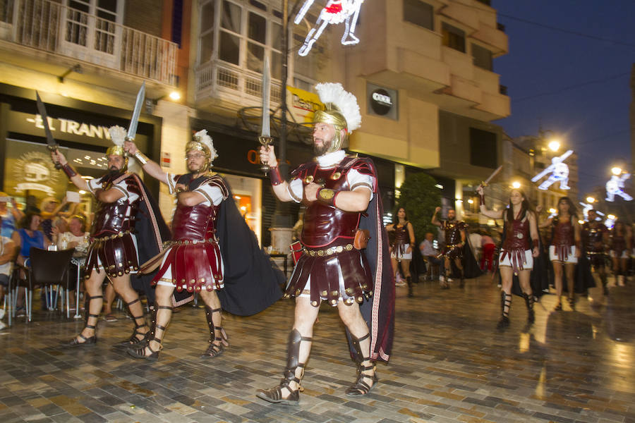 Cuatro mil personas escenifican en tres horas y media la historia de dos pueblos, Roma y Carthago, en un desfile rápido y vistoso