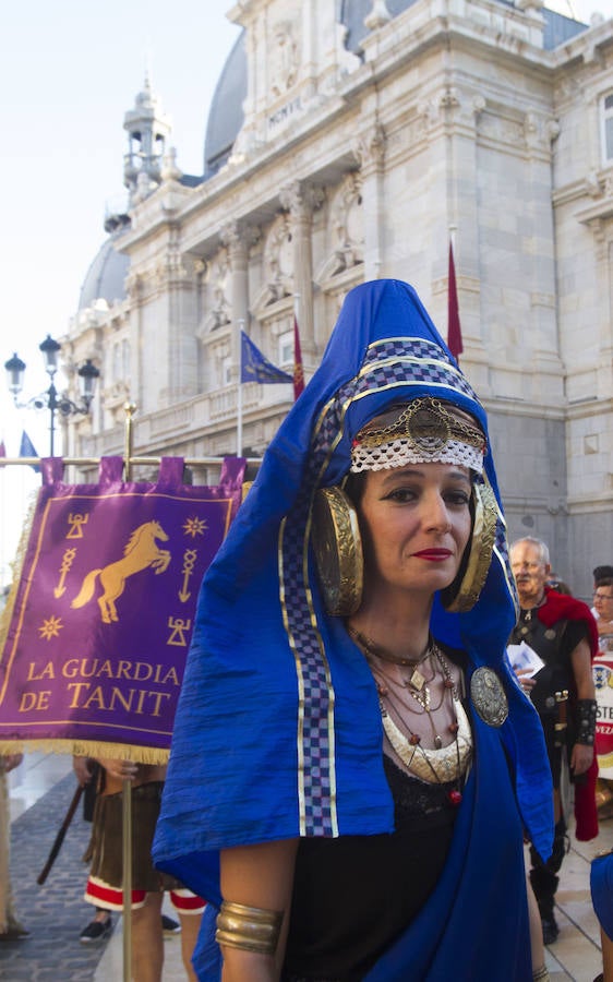 Cuatro mil personas escenifican en tres horas y media la historia de dos pueblos, Roma y Carthago, en un desfile rápido y vistoso