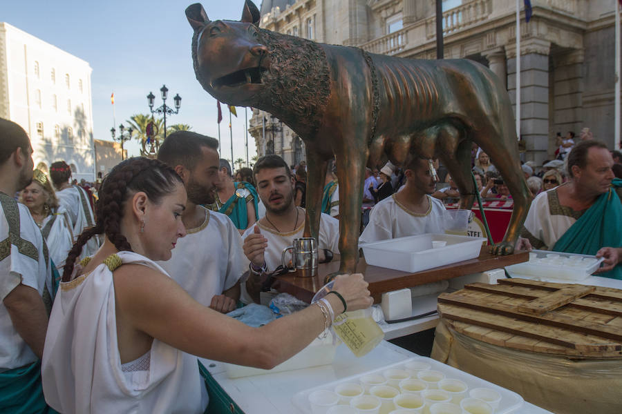Cuatro mil personas escenifican en tres horas y media la historia de dos pueblos, Roma y Carthago, en un desfile rápido y vistoso