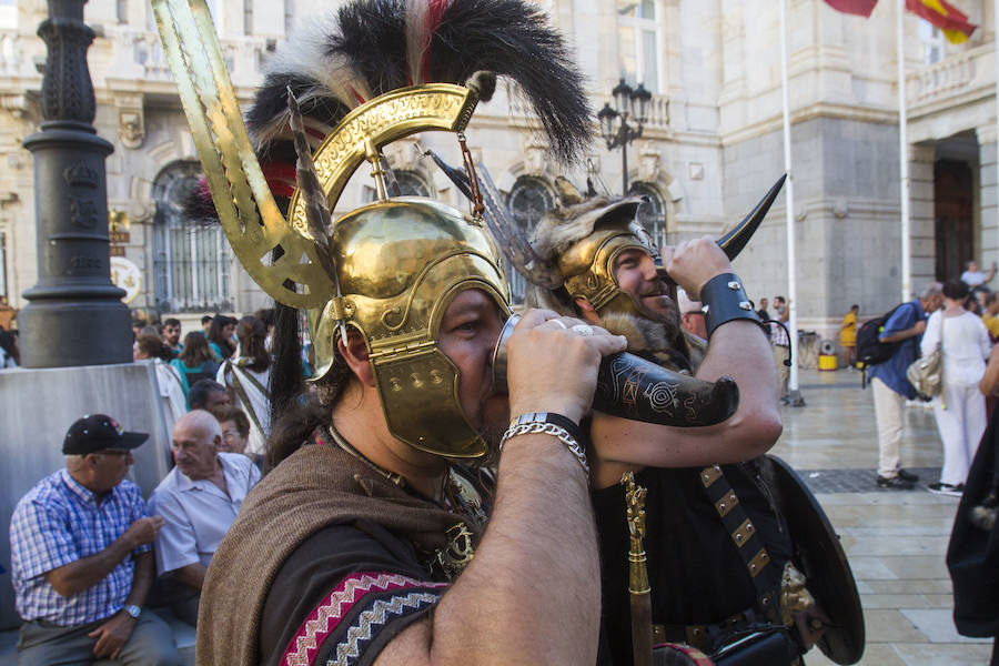 Cuatro mil personas escenifican en tres horas y media la historia de dos pueblos, Roma y Carthago, en un desfile rápido y vistoso
